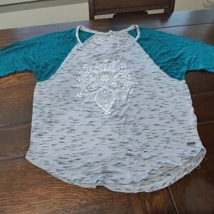 NEW ROXY LONG SLEEVED TSHIRT/AS SHOWN//B2